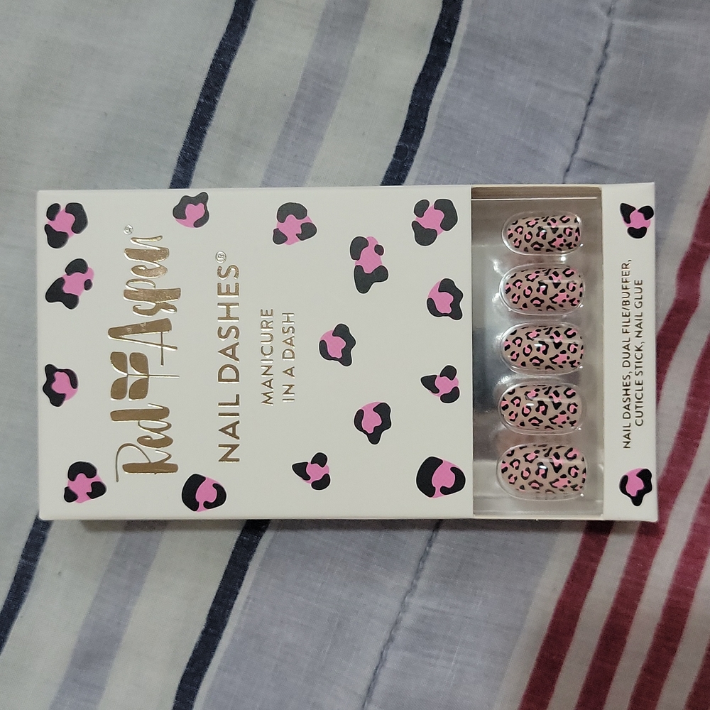 Red Aspen Nail Dashes